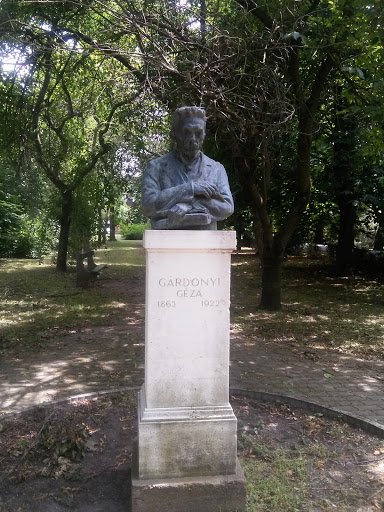 Gárdonyi Géza Szobor