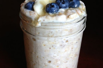 Overnight Refrigerator Oats with Fruit and Honey