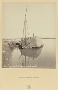 Boot op de Nijl met gehakseld stro