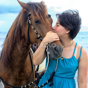 Slingshot's kiss by JD Pascual - Animals Horses