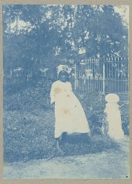 Afro-Surinaams meisje bij stuiverskerkhof