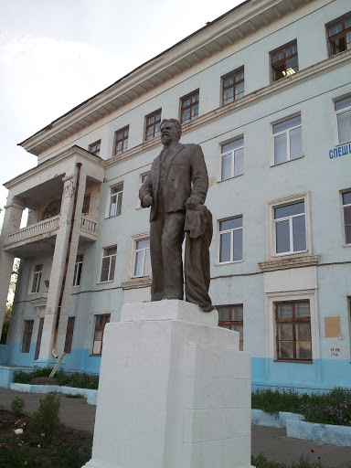 Памятник Калинину у 3 школы