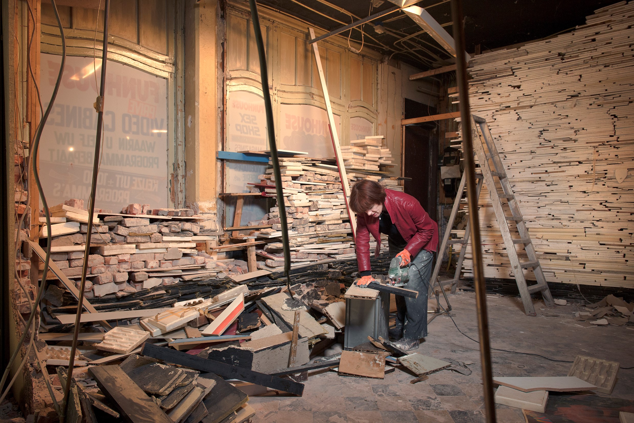 Marjan Teeuwen werkt aan 'Verwoest Huis Leiden' (2015)