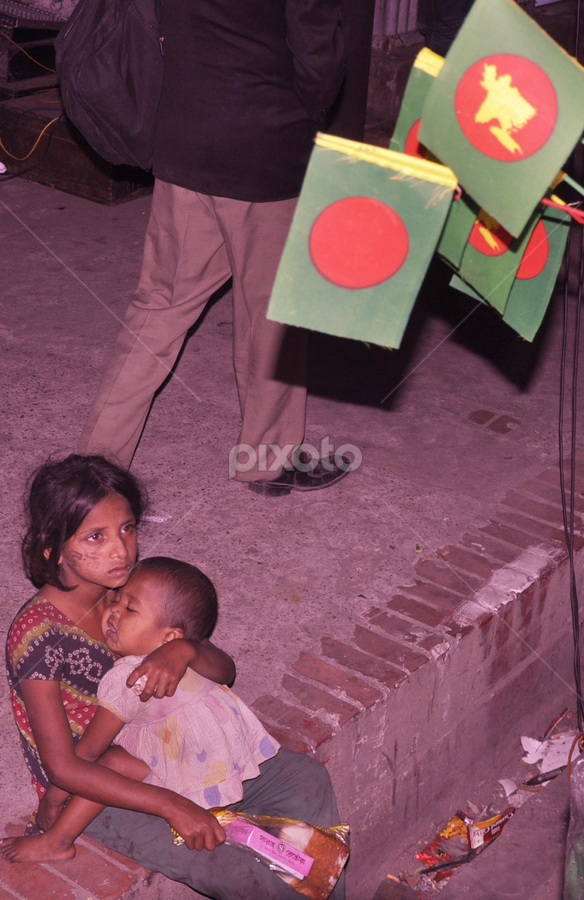 road baby my bangladesh... by Shuvo Das - Babies & Children Child Portraits