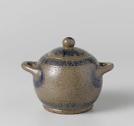 Suikerpot met deksel van steengoed met zoutglazuur