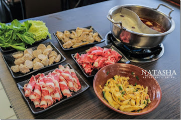 六眷村麻辣鴛鴦鍋刀削牛肉麵