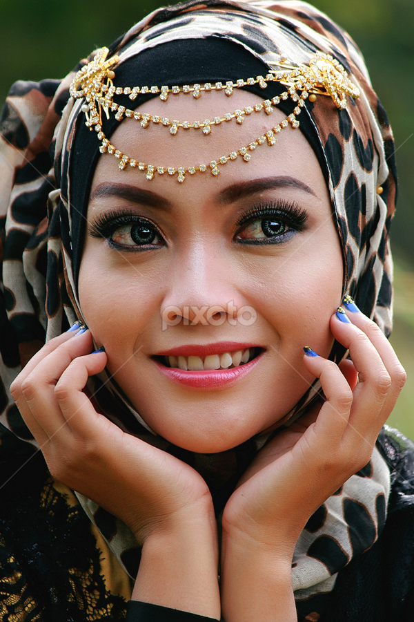 by Iqbal Al-jud - People Portraits of Women