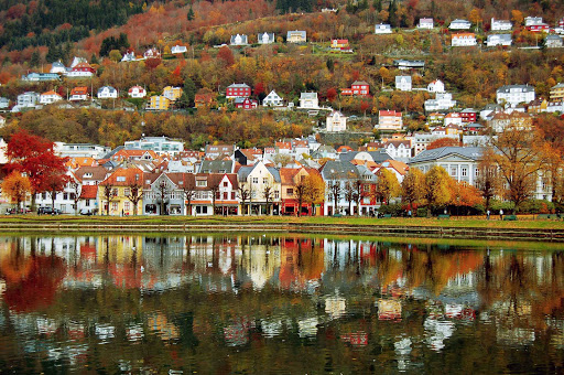 lake-Bergen-Norway - Lille Lungegårdsvannet in Bergen, Norway.