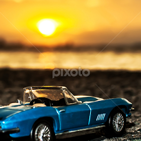 Looking at Sunset by Ynon Francisco - Artistic Objects Toys