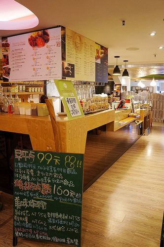 【萬華區】捷運西門站 / 看書上網聊天好去處 沐茶閱讀咖啡館