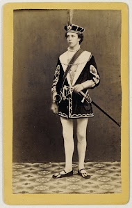 Portret van de (vermoedelijk) Delftse student W.H. Havelaar in korte jas en muts