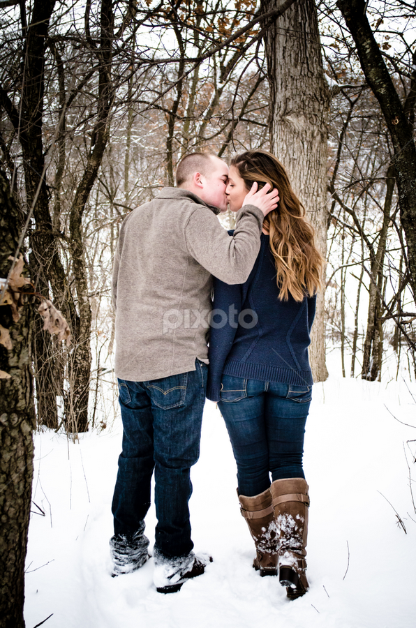 Snowy Engagement Session by Jess Anderson - People Couples