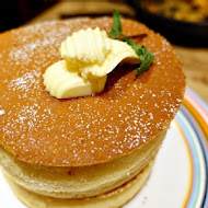 Uzna Omom 杏桃鬆餅屋(中壢大江店)