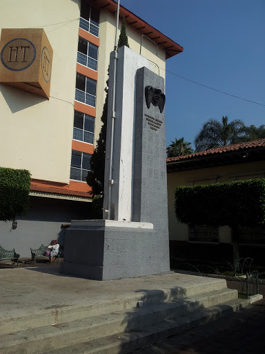 Obelisco A Los Héroes De Uruapan 
