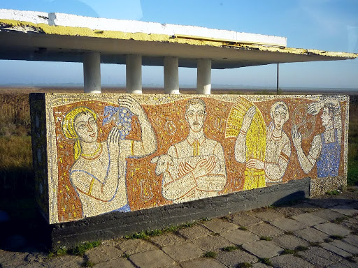 Mosaic.  Мозаика на автобусной остановке.