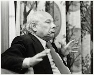 Den Uyl geeft een persconferentie