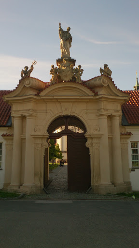 Brevnovsky Klášter Gate