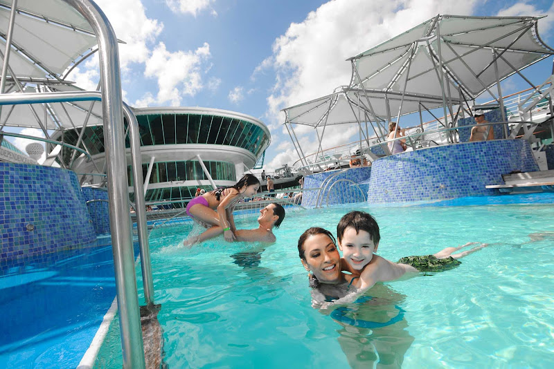 There's plenty of family fun in the sun at Grandeur of the Seas' main swimming pool.