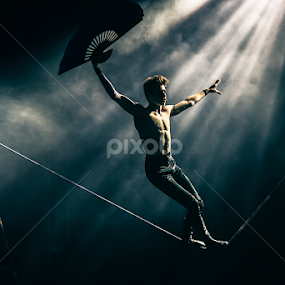 Paris de Nuit by Stéphane zOz - People Musicians & Entertainers