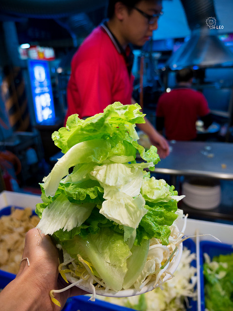 裝到滿出來就對了 大汗蒙古烤肉