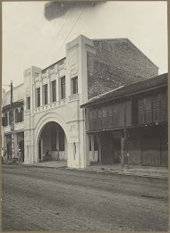 Pand met boogvormige ingangspartij