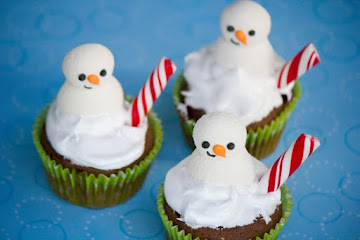 Hot Chocolate Cupcakes with Marshmallow Frosting