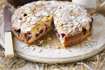 Raspberry bakewell cake