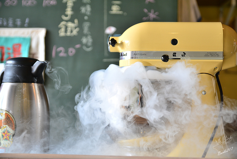 迪化街大稻埕美食:Smoggy 196 小冰堂 現做分子冰淇淋.咖啡店 台北捷運雙連站.大橋頭站