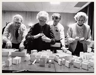 Gewijde olie wordt verpakt voor de parochies van het bisdom