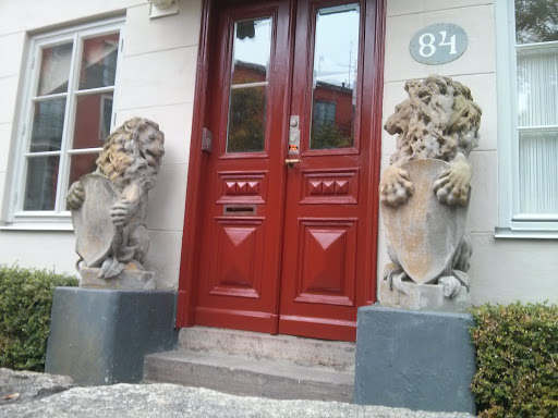 Guard Lions