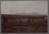 Landschap met bergen in de verte