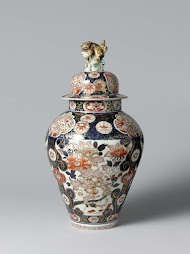 Covered jar with shishi, hoo-birds, flowering plants and floral scrolls