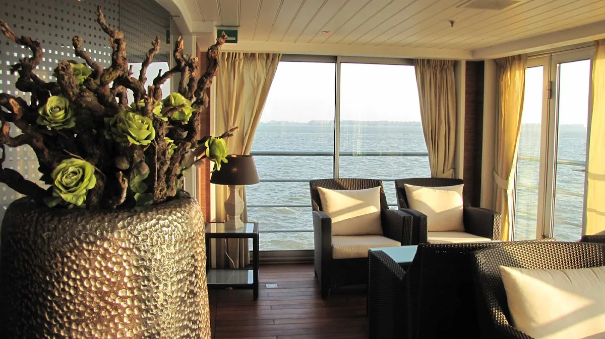 AmaDante-Aft-Lounge - Experience a stunning sunset from the light-filled lounge as you sail Europe's waterways aboard AmaDante.