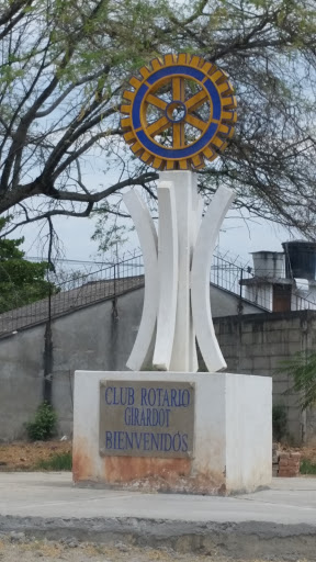 Monumento Club Rotatorio De Girardot