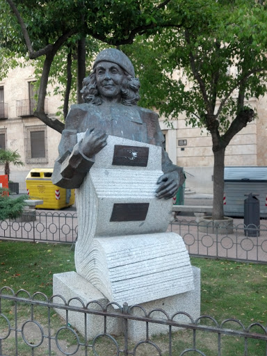 Estatua Carmen Martín Gaite