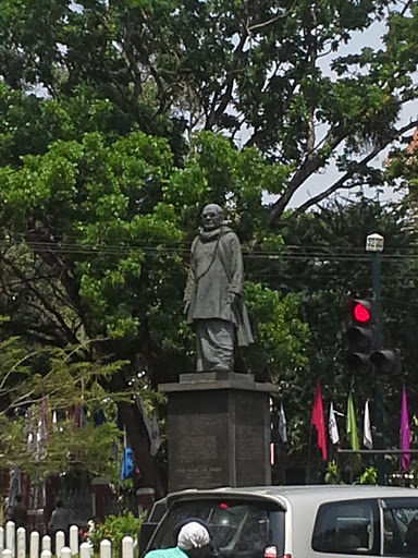 Pattom Thaanu Pillai Statue