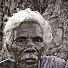 relaxed by Srimanta Ray - People Portraits of Men
