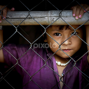Beautiful eyes  by Bunnawath B-FOTO - Babies & Children Children Candids