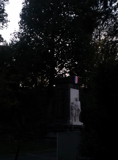 Monument Aux Enseignants Morts Pour La France