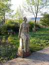 Frauen-Statue 