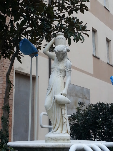 Statua La Vergine Dell'acqua