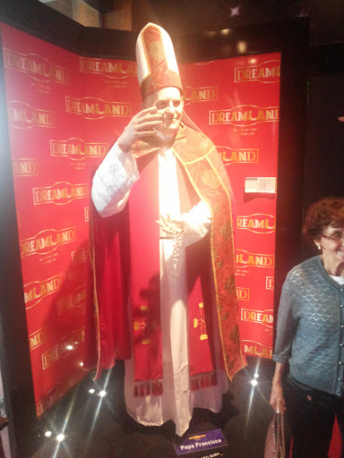 Papa Francisco Estatua
