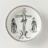 Schotel met een voorstelling van de kruisiging