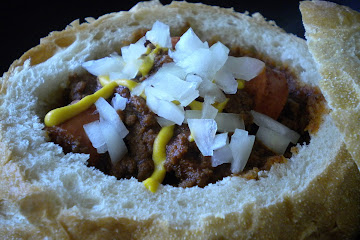 Super &quot;Doggone Chili&quot; Bowls