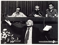 Den Uyl tijdens buitengewone partijraad