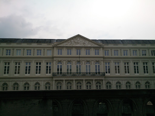 Palais De La Place Des Musée 