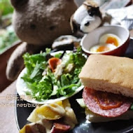 鹹花生 Salt Peanuts