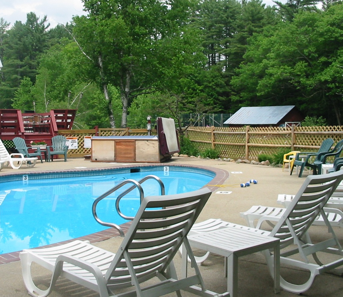 Seasonal heated pool and year round outdoor hot tub