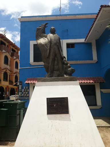 Estatua De Benito Juarez Juquila