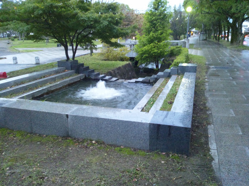 佐賀県立図書館横のミニ噴水